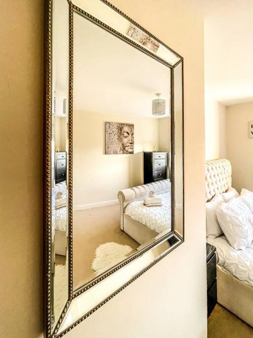 Soho Beach Apartment With Fabulous Sea View And 2 Minutes To The Beach With Free Parking And Netflix Bournemouth Exterior foto
